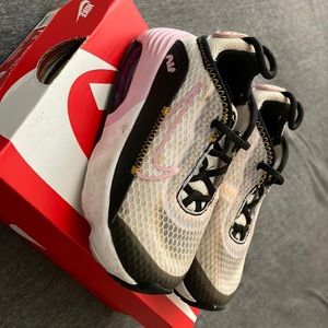 Nike toddler shoes size 7